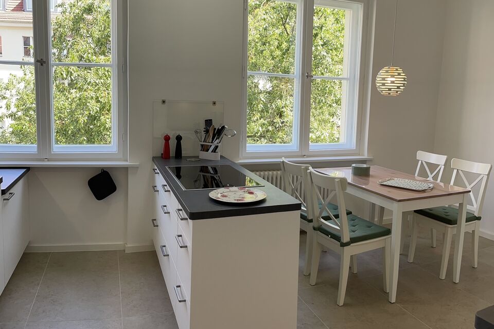Möblierte Wohnung, Küche mit Kochinsel in Berlin Wilmersdorf