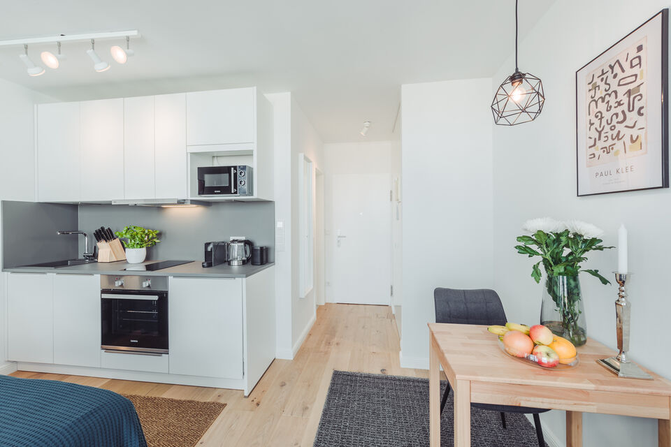 Furnished apartment, kitchen with white built-in cabinets in Berlin Prenzlauer Berg