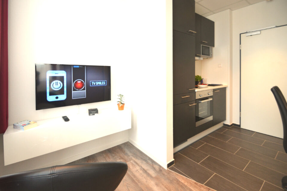Serviced apartment, kitchen with modern appliances in Frankfurt Niederrad