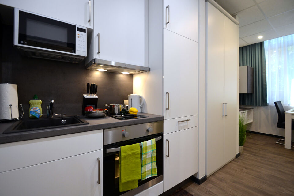 Serviced Apartment, Küche mit modernem Kochbereich in Frankfurt Innenstadt