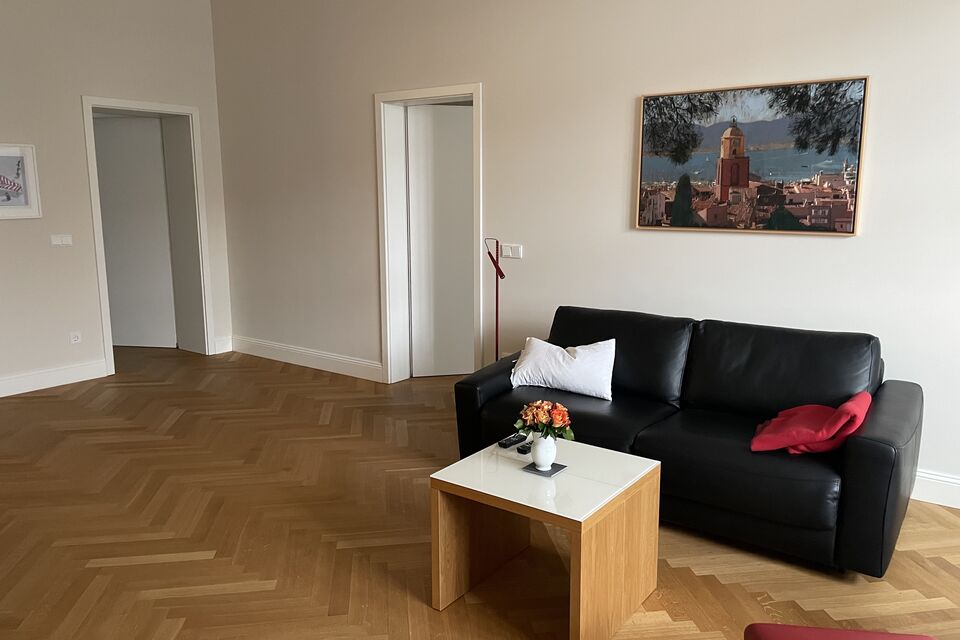 Furnished apartment, living room with parquet flooring in Berlin Wilmersdorf