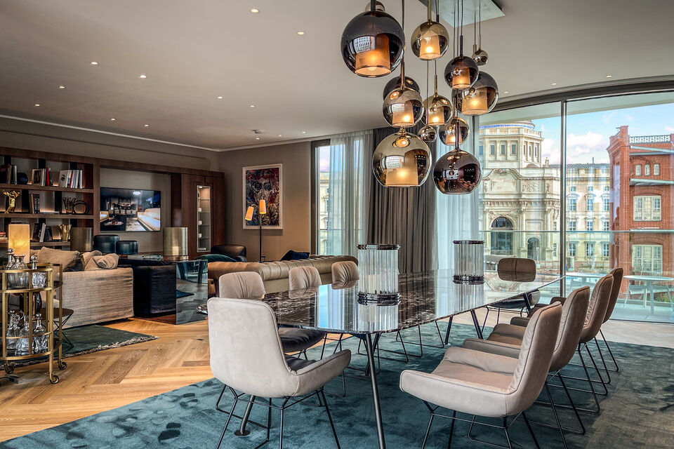 Serviced apartment, dining room with panoramic windows in Berlin Mitte