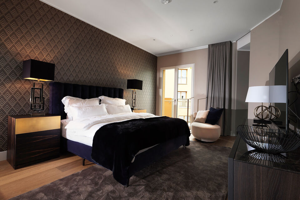 Serviced apartment, bedroom 1 with designer wallpaper in Berlin Mitte