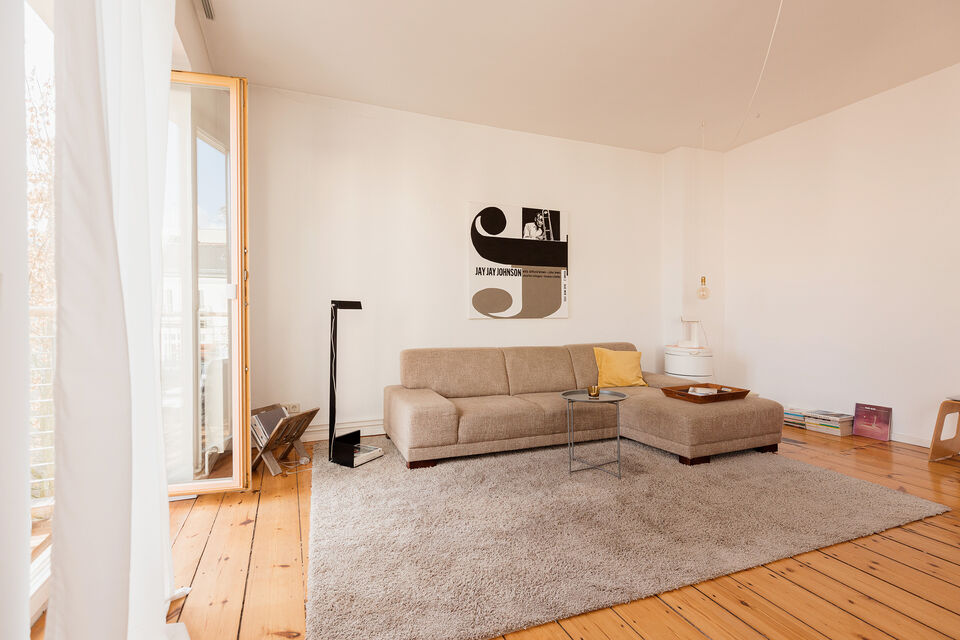 Furnished apartment, living room with wooden flooring in Berlin Prenzlauer Berg