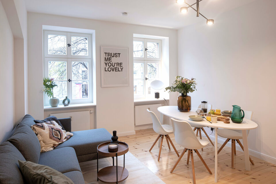 Furnished apartment, living room with dining area in Berlin Mitte