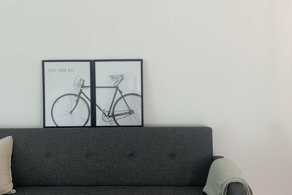 Furnished apartment, living room with bicycle wall art in Berlin Treptow-Köpenick