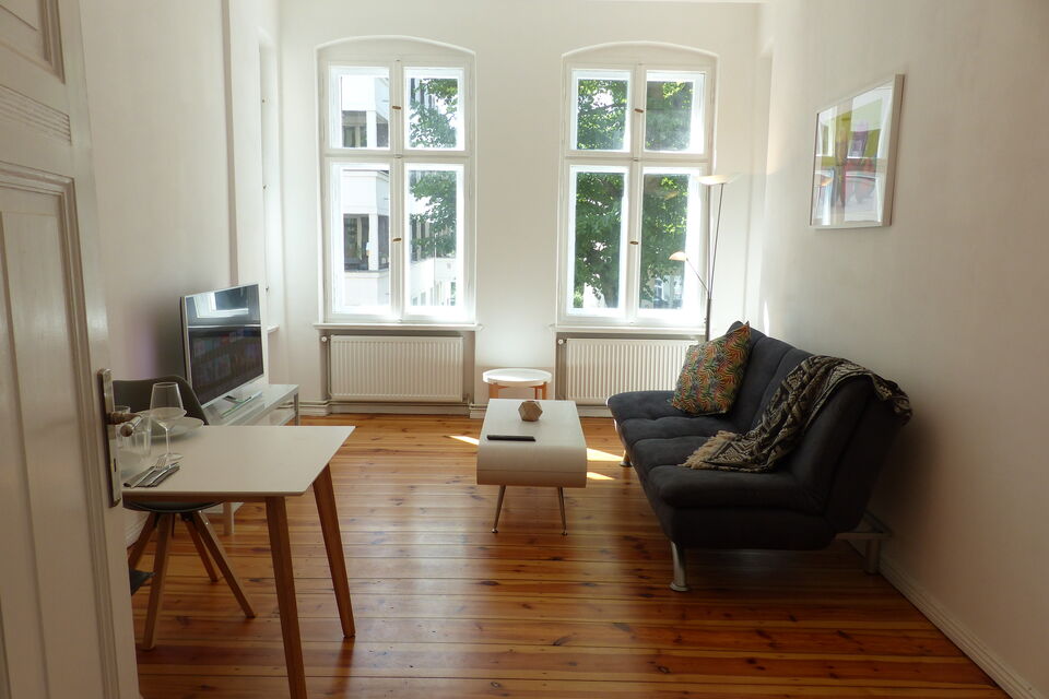 Furnished apartment, living room with wooden flooring in Berlin Rummelsburg