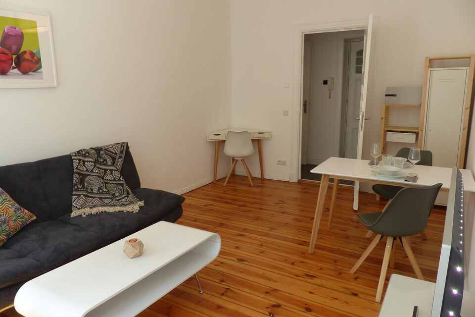 Furnished apartment, living room with wooden flooring in Berlin Rummelsburg