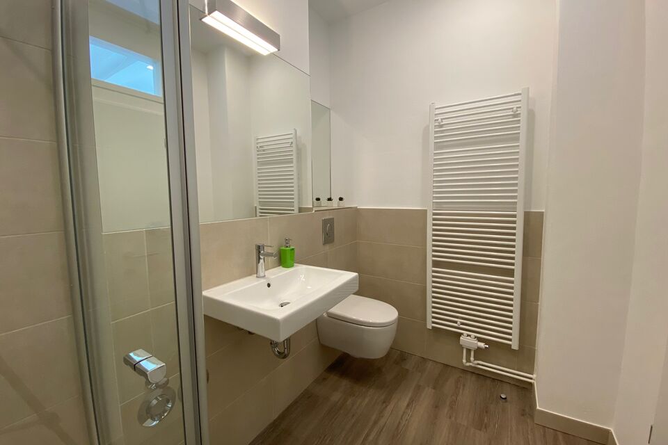Serviced apartment, bathroom 1 with modern design in Berlin Mitte