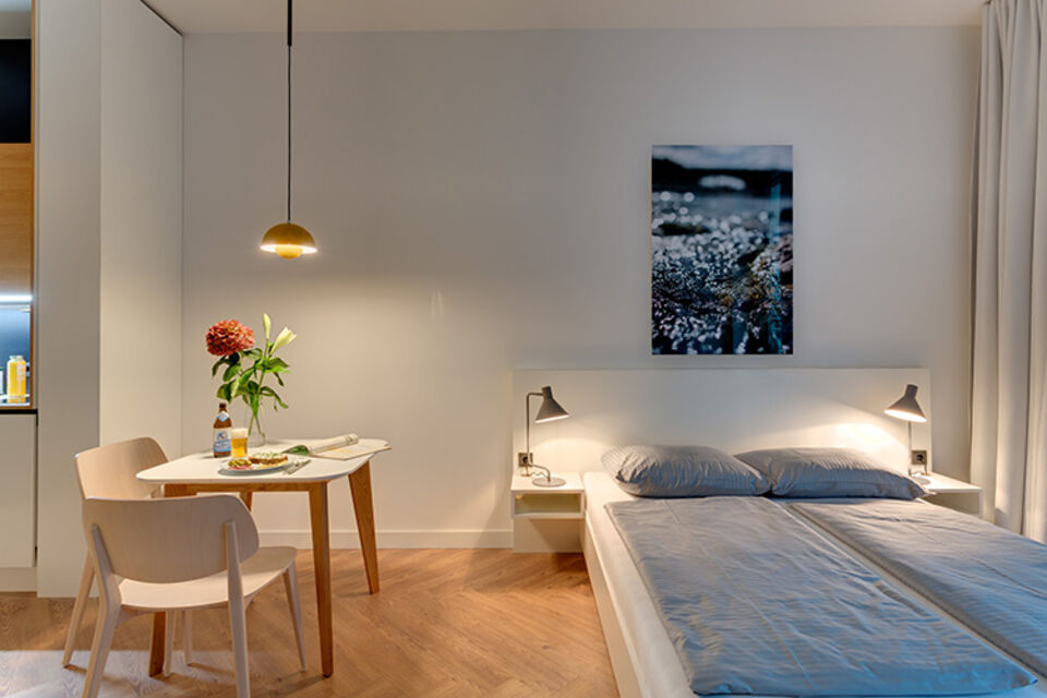 Serviced apartment, bedroom with wooden flooring in Berlin Charlottenburg