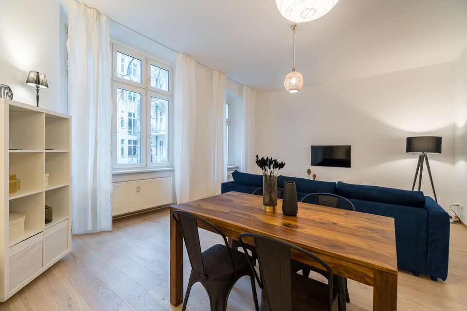 Furnished apartment, living room with wooden dining table in Berlin Prenzlauer Berg