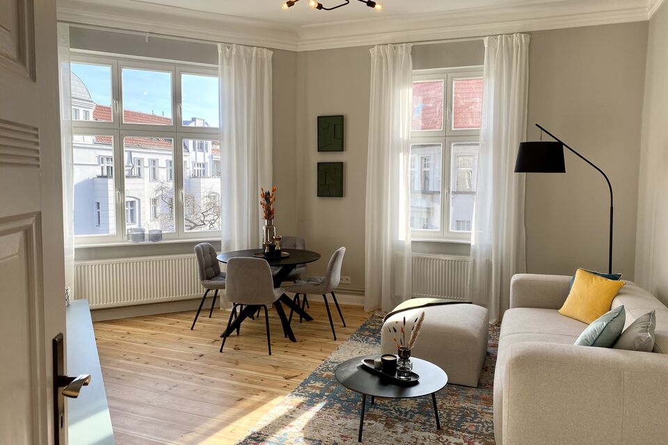 Furnished apartment, living room with period features in Berlin Charlottenburg