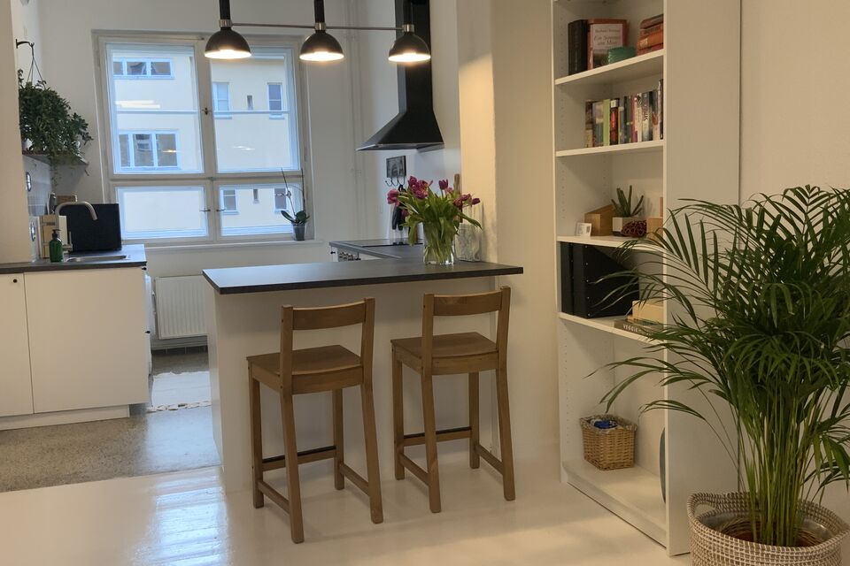 Möblierte Wohnung, Küche mit Küchentheke in Berlin Pankow