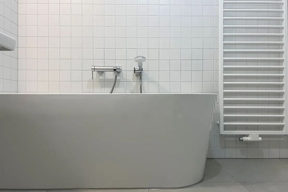 Apartment, bathroom 1 with freestanding bathtub in Berlin Wilmersdorf