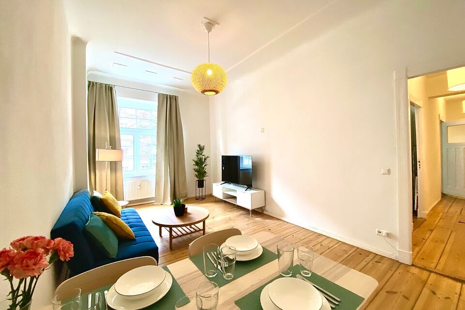 Furnished apartment, living room with dining area in Berlin Neukölln