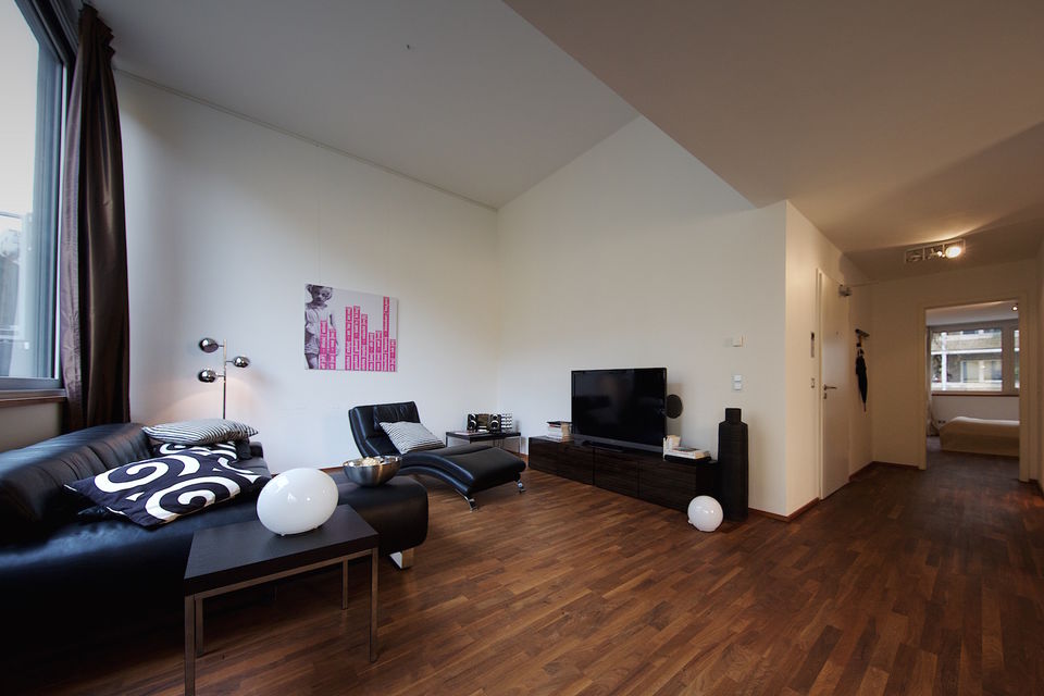 Furnished apartment, living room with wooden flooring in Berlin Mitte