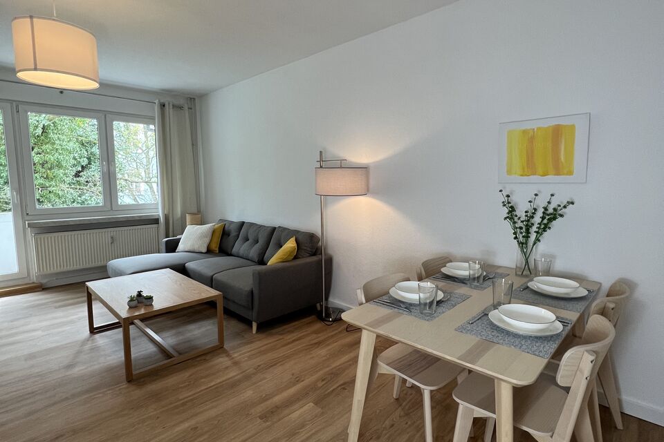Furnished apartment, living room with dining area in Berlin Treptow-Köpenick