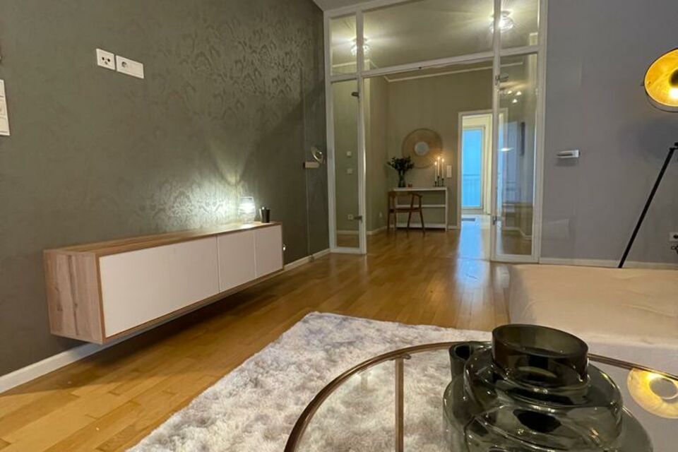 Furnished apartment, living room with wooden flooring in Berlin Mitte