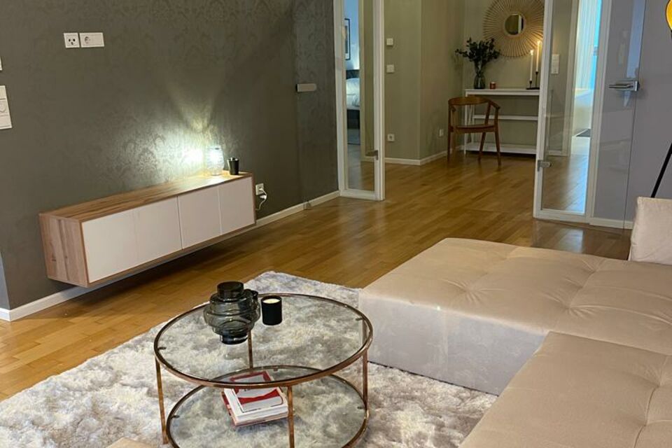 Furnished apartment, living room with wooden flooring in Berlin Mitte