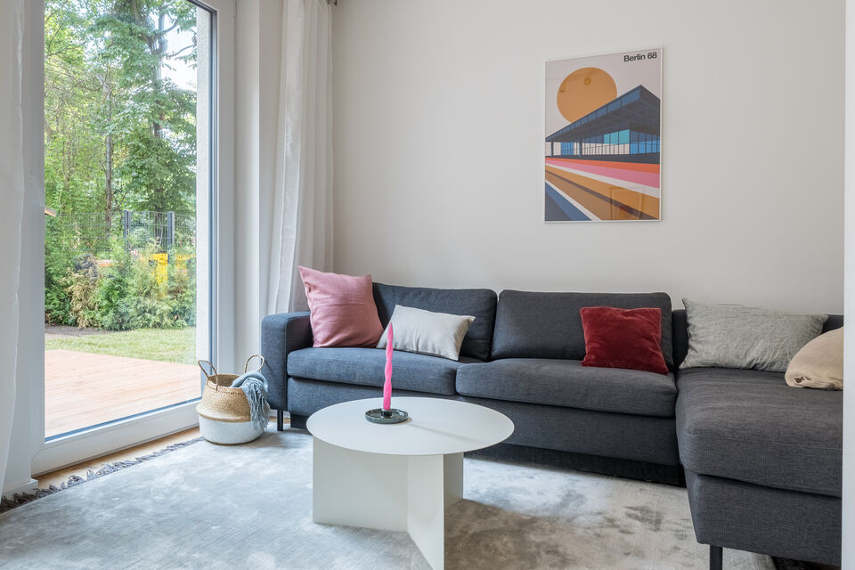 Möblierte Wohnung, Wohnzimmer mit Gartenblick in Berlin Kreuzberg