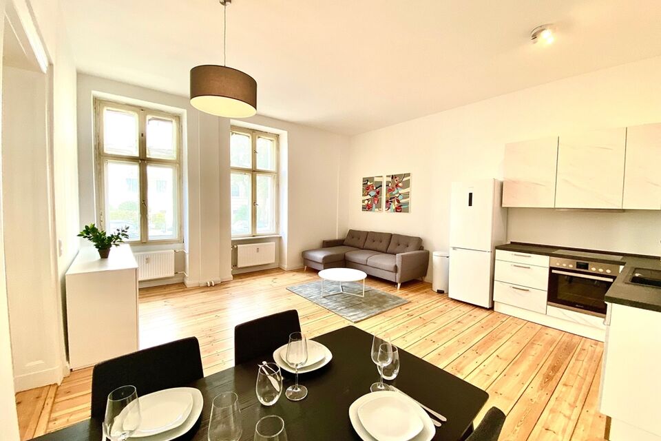 Furnished apartment, living room with dining area in Berlin Weißensee