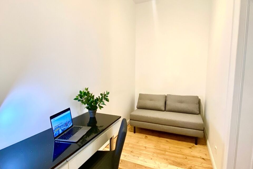 Furnished apartment, living room with workspace in Berlin Weißensee