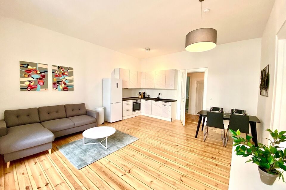 Furnished apartment, living room with wooden flooring in Berlin Weißensee