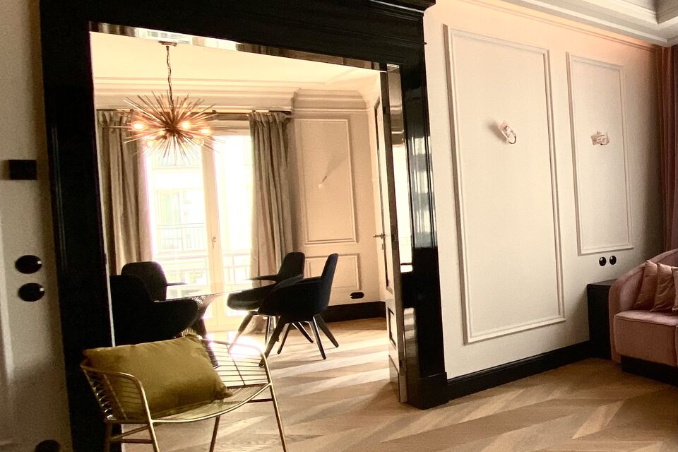 Furnished apartment, living room with mirrored doors in Berlin Mitte