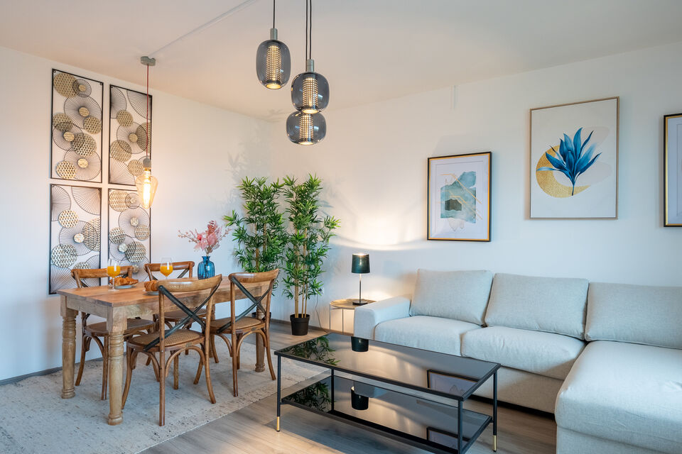 Furnished apartment, living room with dining area in Berlin Wedding
