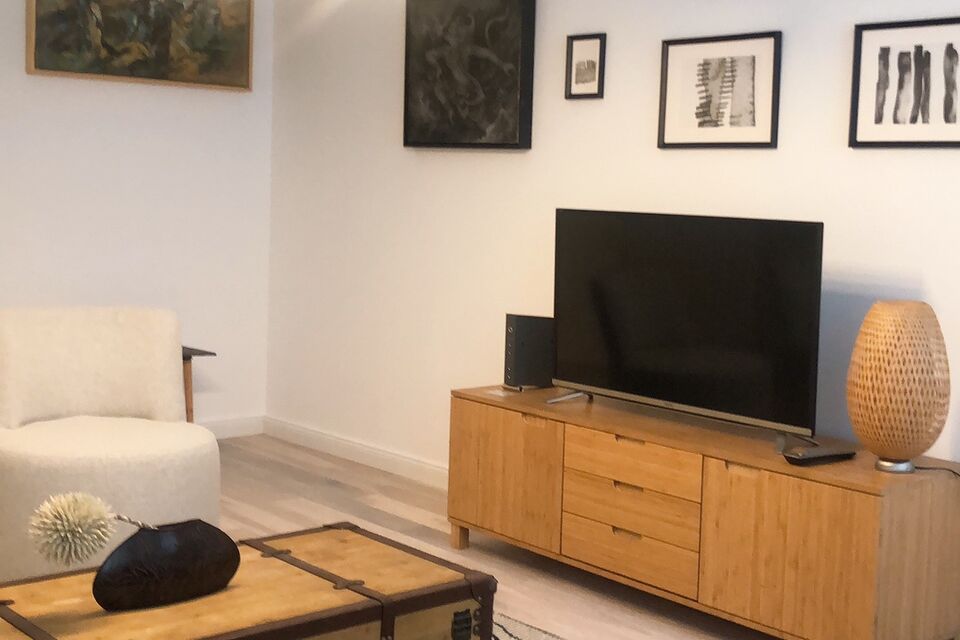 Furnished apartment, living room with wooden TV unit in Berlin Mitte