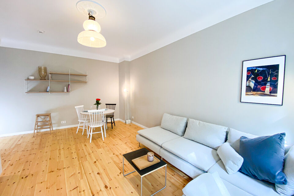 Furnished apartment, living room with wooden flooring in Berlin Pankow