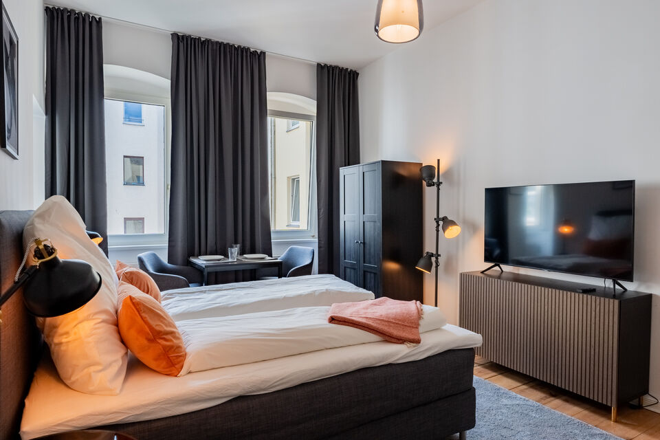 Furnished apartment, bedroom 1 with city view in Berlin Kreuzberg