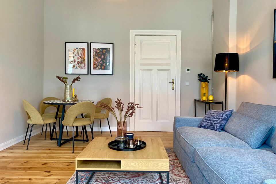 Furnished apartment, living room with wooden flooring in Berlin Charlottenburg