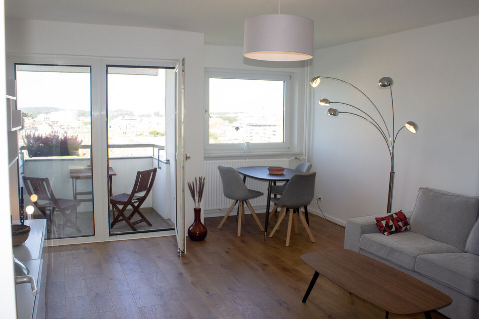 Furnished apartment, living room with balcony access in Berlin Wilmersdorf