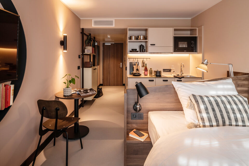 Serviced apartment, bedroom with integrated kitchenette in Munich Neuperlach