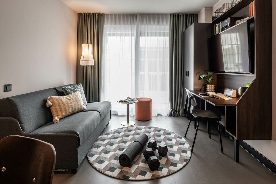 Serviced Apartment, Wohnzimmer mit moderner Einrichtung in München Neuperlach