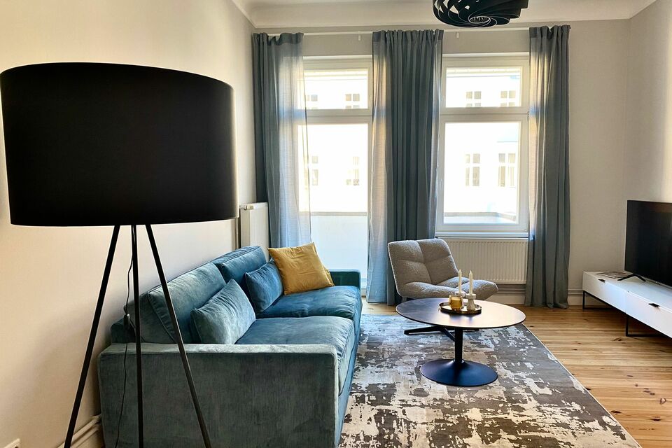 Furnished apartment, living room with bay windows in Berlin Charlottenburg