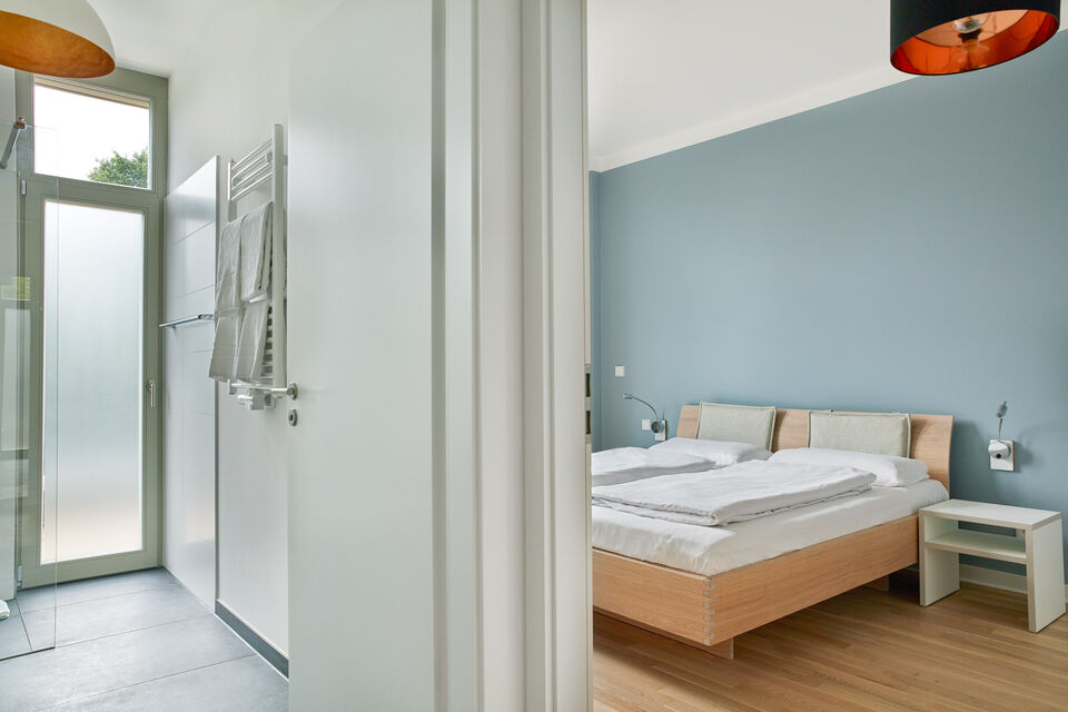 Furnished apartment, bedroom 1 with ensuite bathroom in Berlin Spandau
