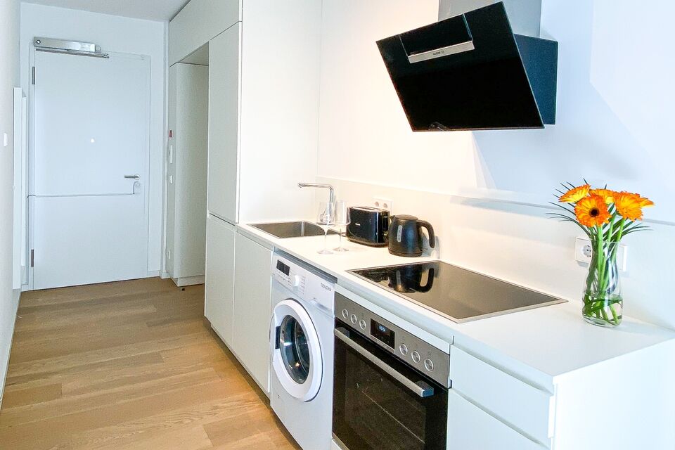 Möblierte Wohnung, Küche mit modernem Kochbereich in Berlin Friedrichshain