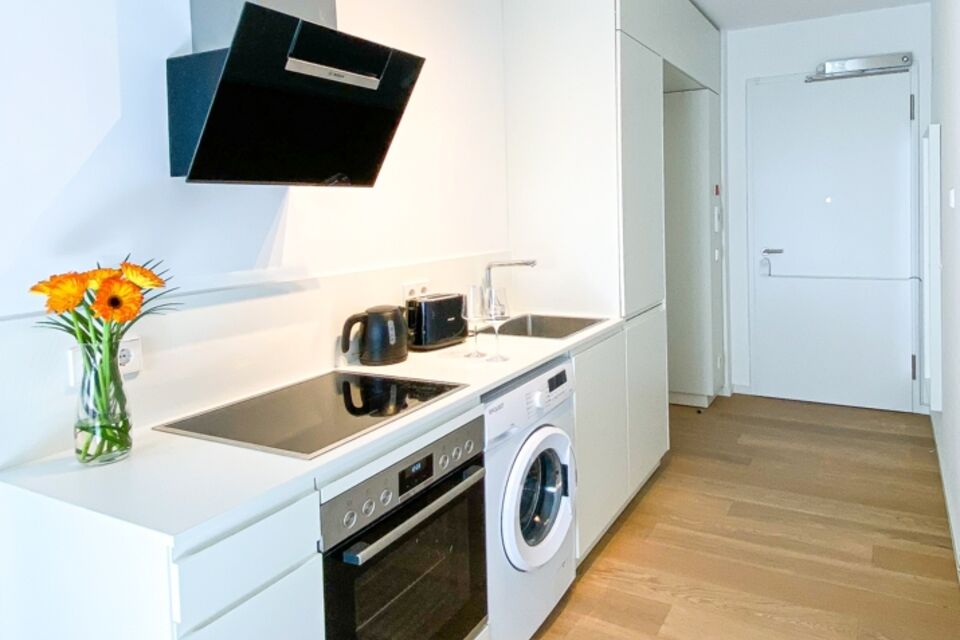 Möblierte Wohnung, Küche mit moderner Küchenzeile in Berlin Friedrichshain