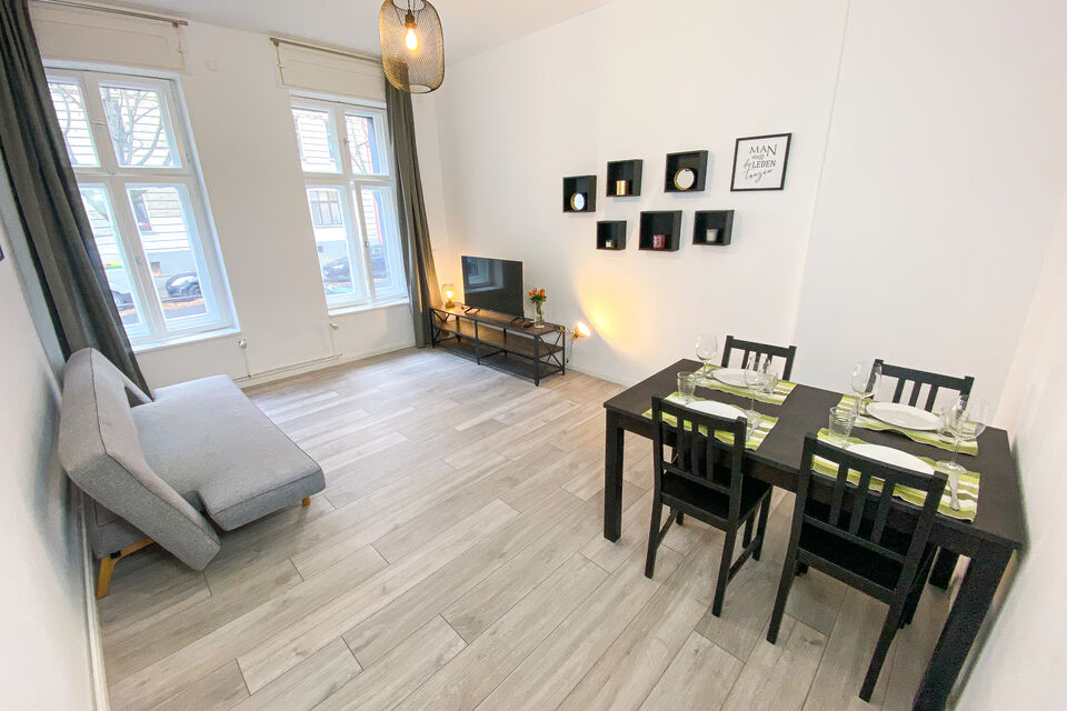 Furnished apartment, living room with dining table in Berlin Friedrichshain