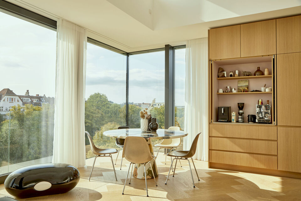 Furnished apartment, dining room with panoramic windows in Berlin Kreuzberg