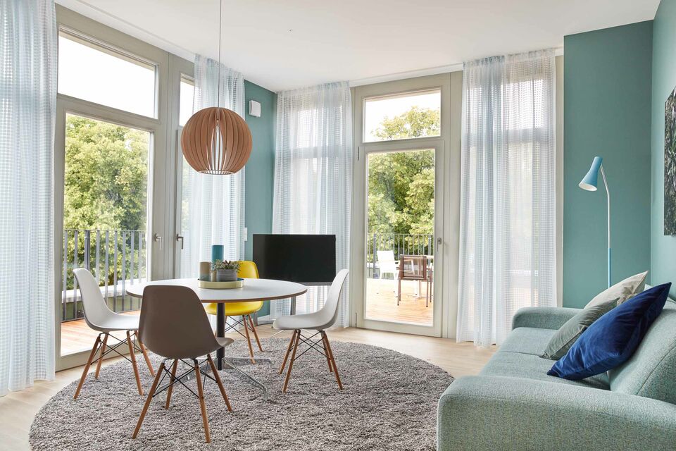 Furnished apartment, living room with balcony access in Berlin Spandau