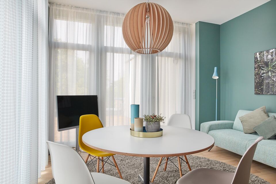 Furnished apartment, living room with round dining table in Berlin Spandau