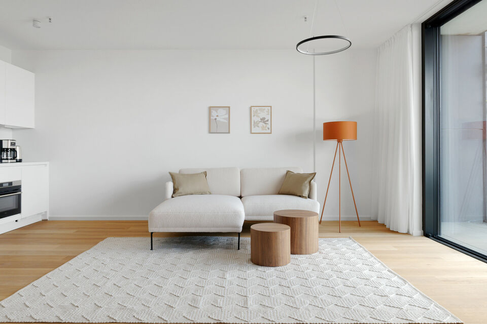 Möblierte Wohnung, Wohnzimmer mit Eichenparkett in Frankfurt Innenstadt