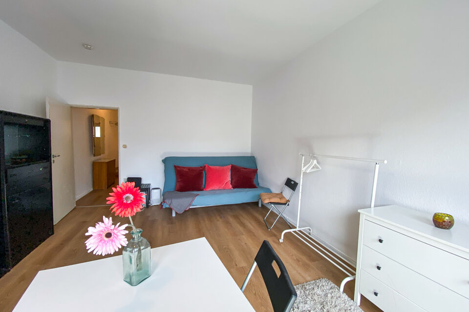 Furnished apartment, living room with wooden flooring in Berlin Charlottenburg