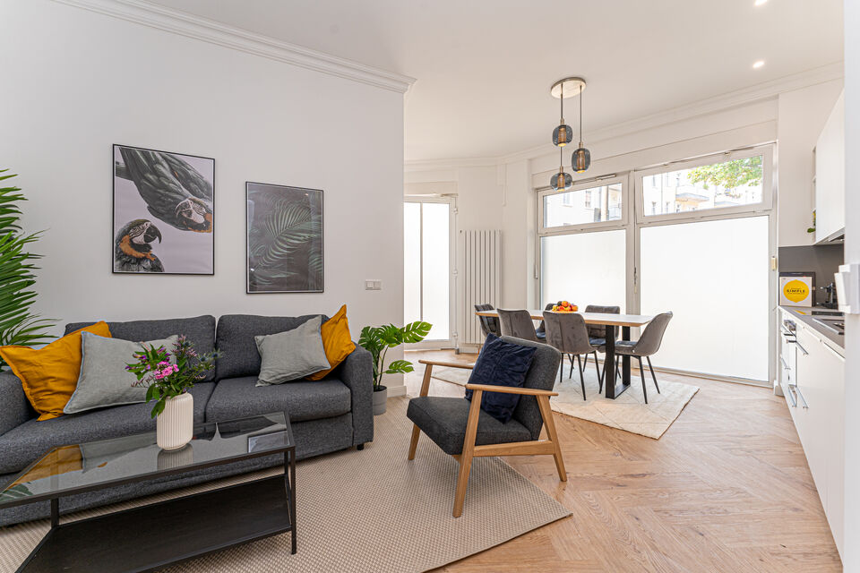 Furnished apartment, living room with dining area in Berlin Treptow-Köpenick
