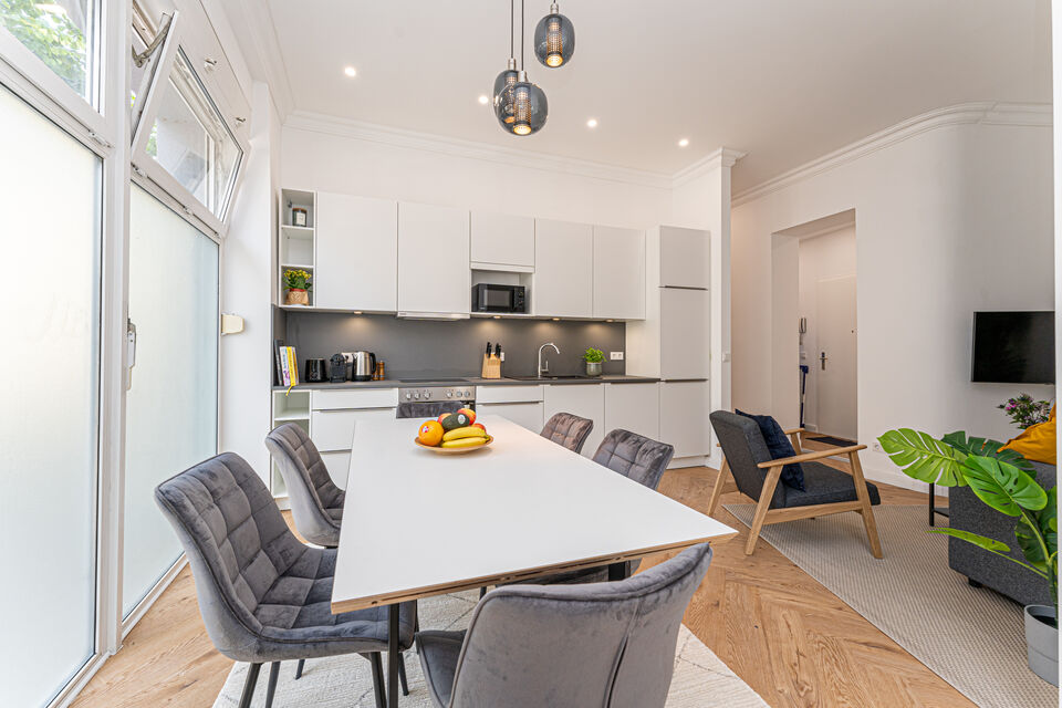 Furnished apartment, dining room with open kitchen in Berlin Treptow-Köpenick