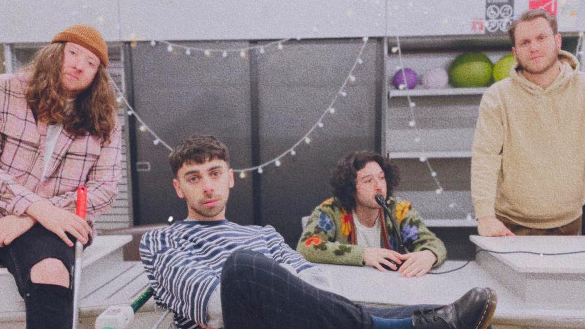 Single Review: More In Luv – Living For Two