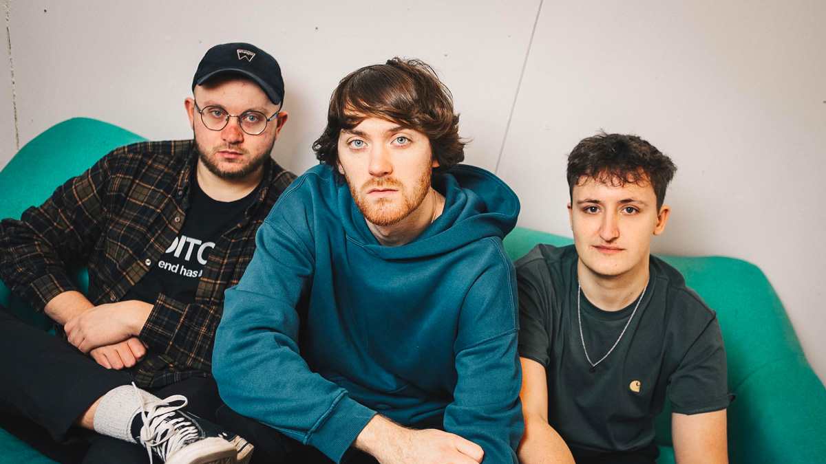 Single Review: Dakota Avenue – Skin